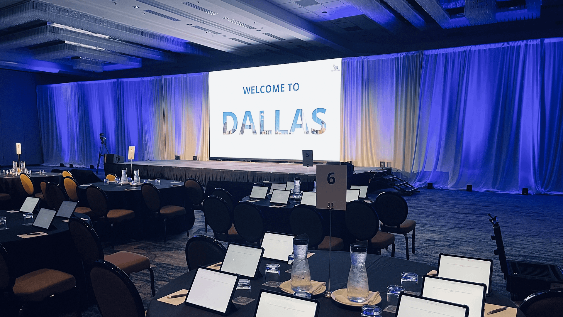Single 20' x 11' video wall set up for a conference general session